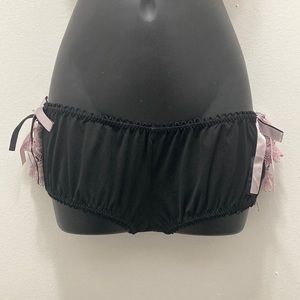 Leg Avenue ruffled panties